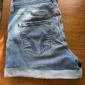 Hollister Classic High-Rise Denim Shorts
